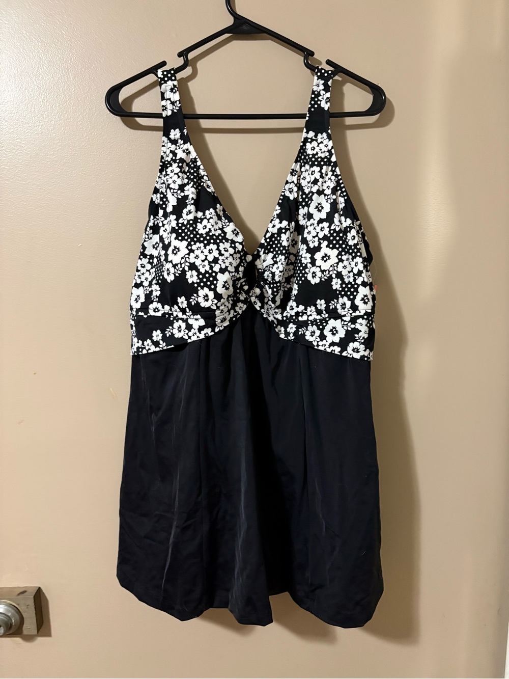 Black & White Floral V-Neck Tropical Escape Swimdress